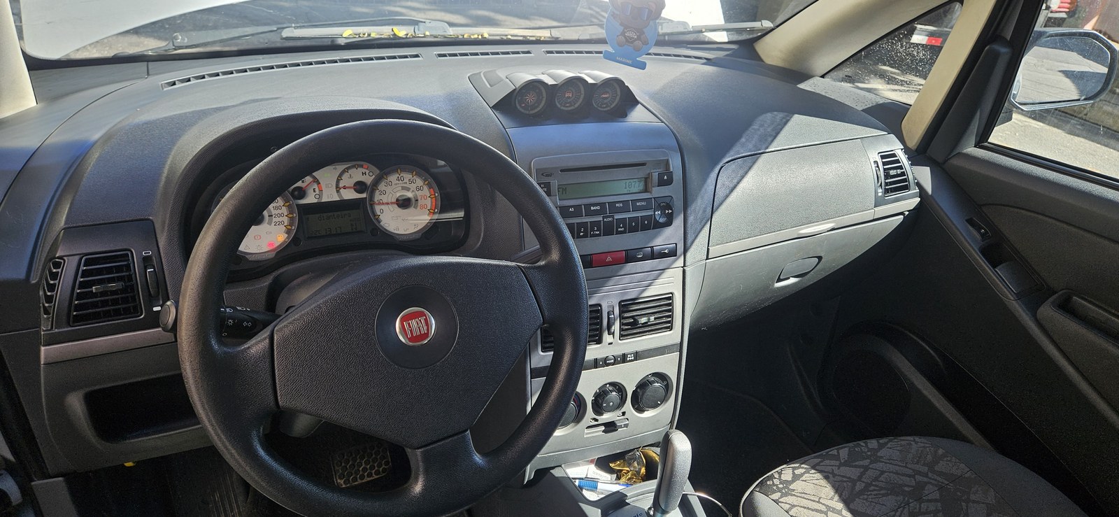 Fiat Idea Adv./ Adv.LOCK.Dualogic 1.8 Flex 5p 2010