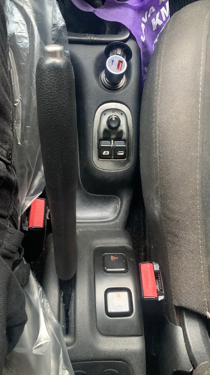 Peugeot 207 Sedan Passion XS 1.6 Flex 16V 4p 2009