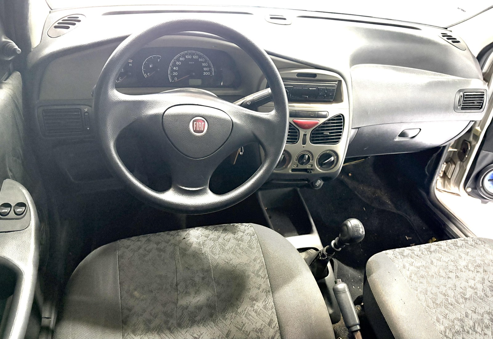 Fiat Siena Celebration 1.0 Fire Flex 8V 4p 2010