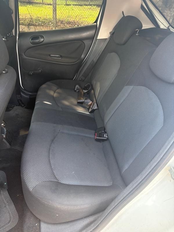 Peugeot 207 Active 1.4 Flex 8V 5p 2014