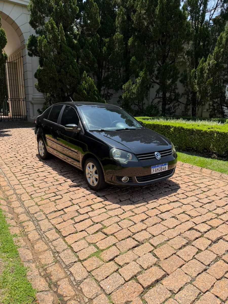 Volkswagen Polo Sed. COMFORT. 1.6 Mi Tot. Flex 8v 2013
