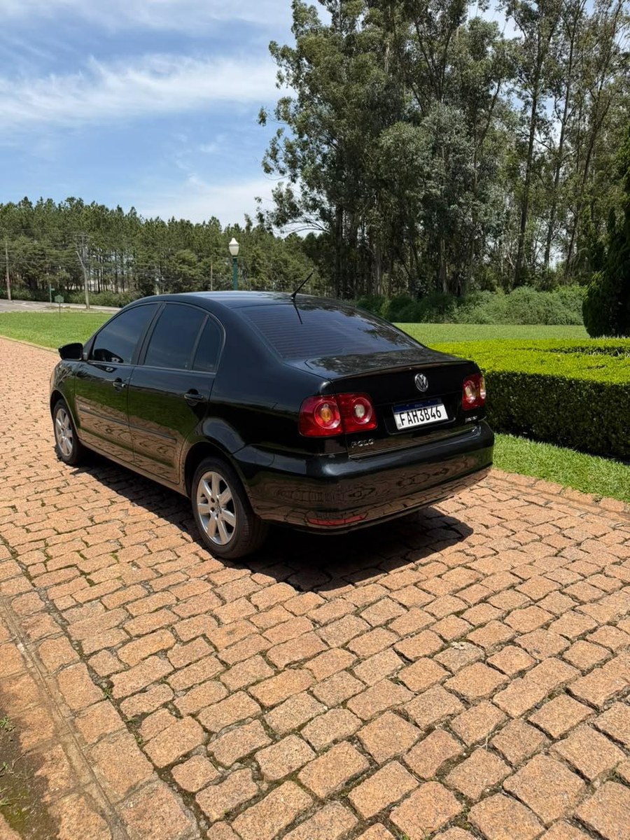 Volkswagen Polo Sed. COMFORT. 1.6 Mi Tot. Flex 8v 2013